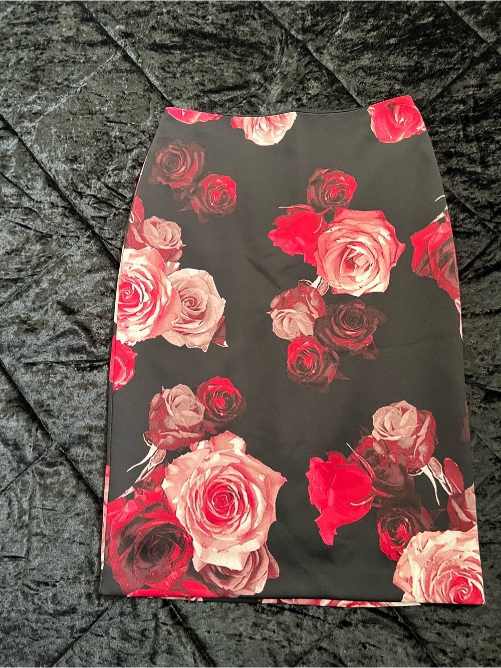 White House Black Market Black Pencil Skirt with Red & Pink Rose Print